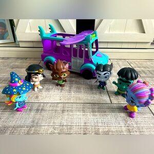 Netflix Super Monsters 6 Figures & Grr Bus w Lights Sounds Music